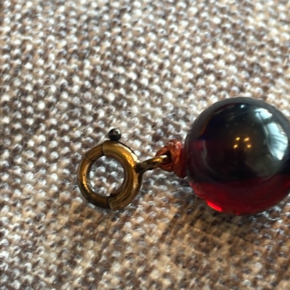 Cherry 🍒 red Bakelite necklace - Picture 3 of 5